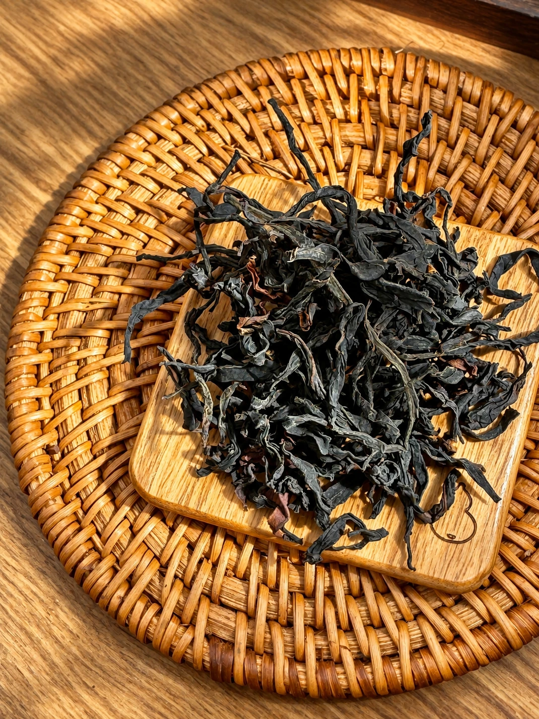 竹编盘散茶特写
