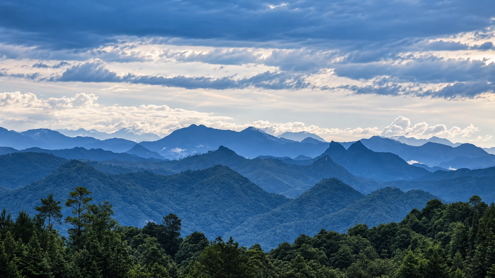 远山层峦景观